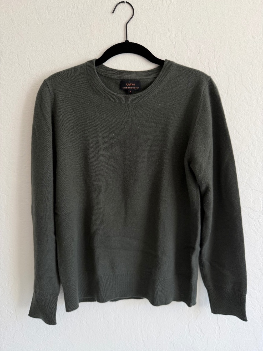 Quince cashmere sweater in olive green small